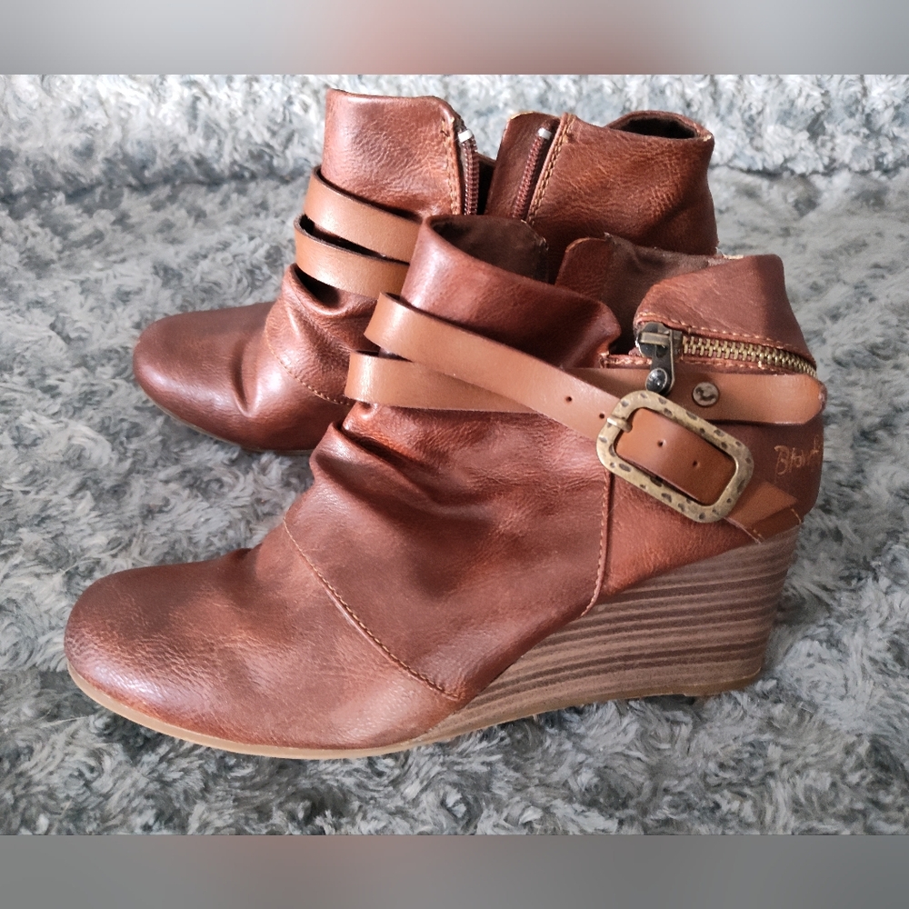 Malibu Blowfish Billa Ankle Boots Brown Buckle Wedge size 9.5